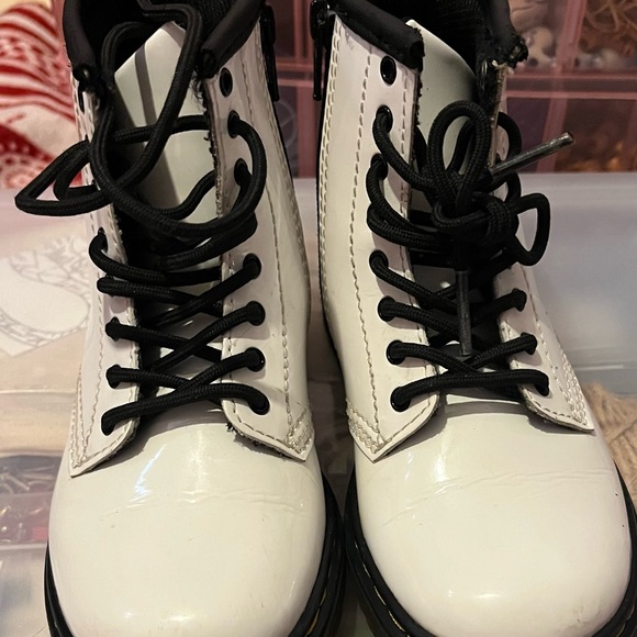 Doc Marten Size 9C White Combat Boots - Picture 2 of 4
